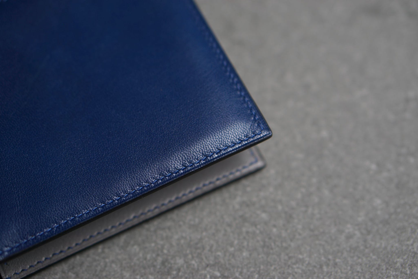 Portofel din piele lucrat 100% manual din piele naturală, Albastru – Gri