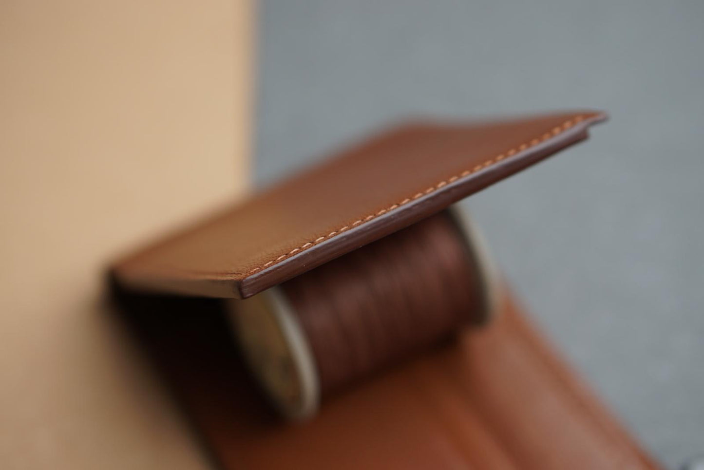 Portofel din piele lucrat 100% manual din piele naturală, Maro