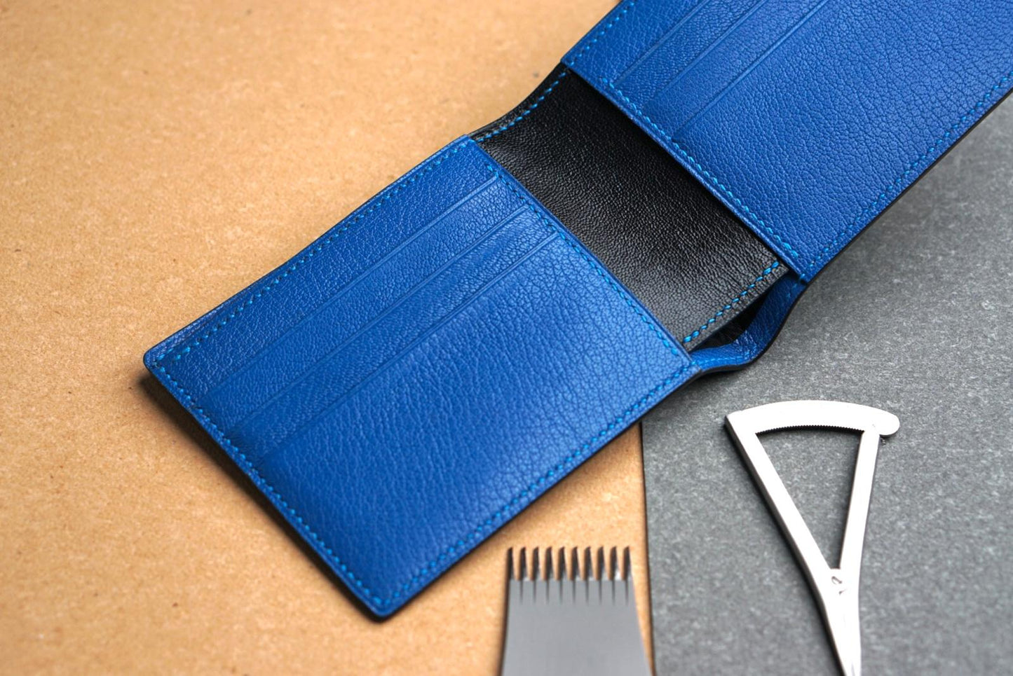 Portofel din piele lucrat 100% manual din piele naturala, Negru + Albastru