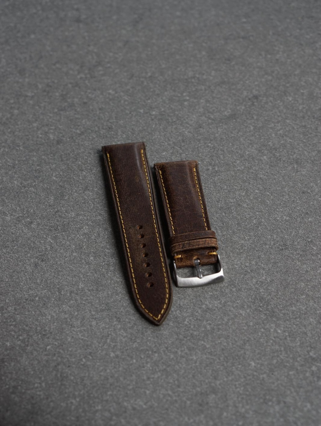 Curea de ceas profil bombat din piele Horween Chromepak full-grain maro + Zermatt