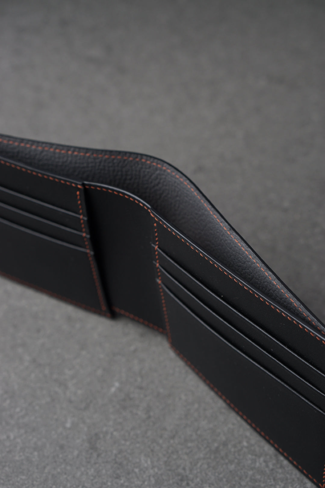 Portofel din piele lucrat 100% manual din piele neagra