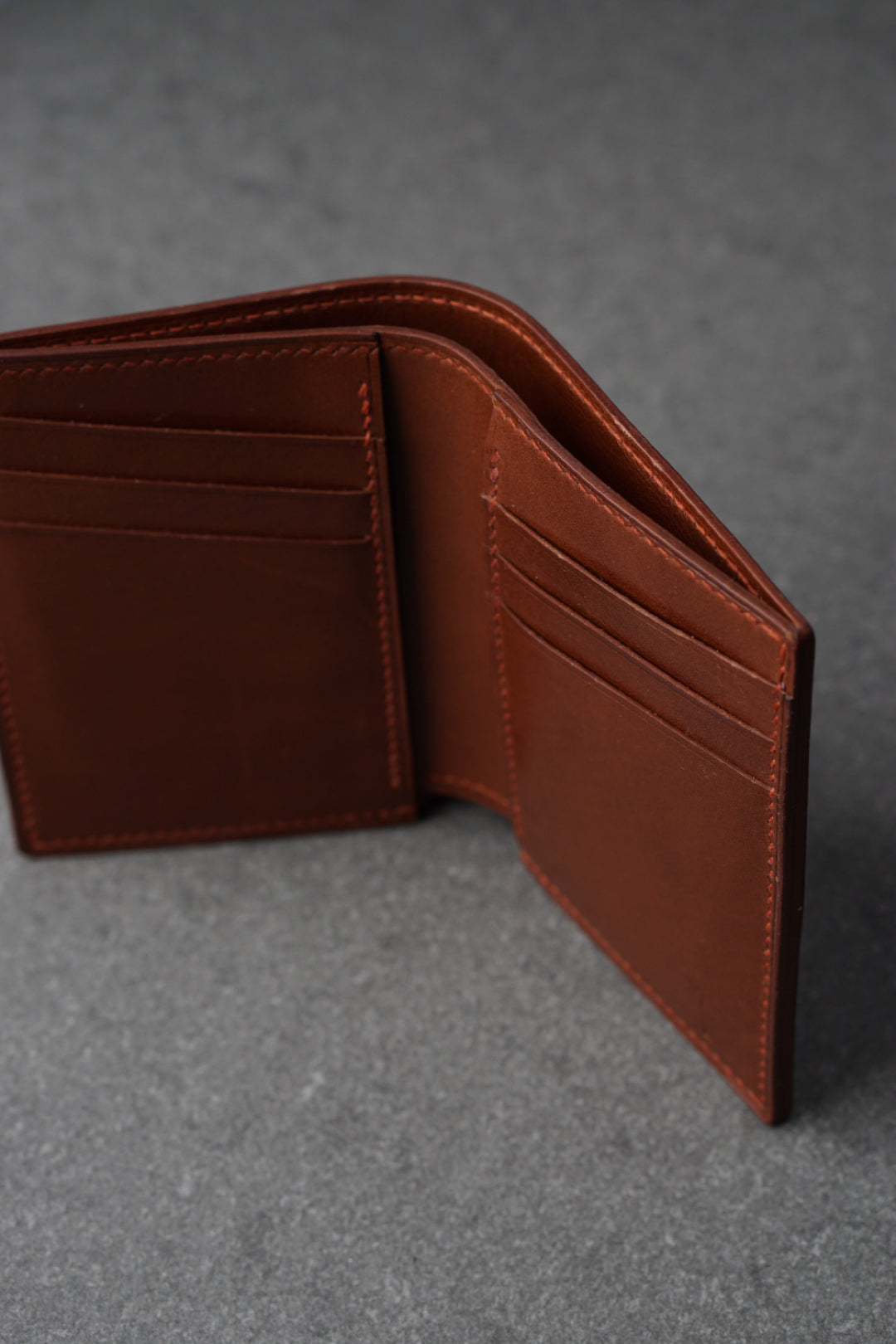 Portofel din piele lucrat 100% manual din piele maro