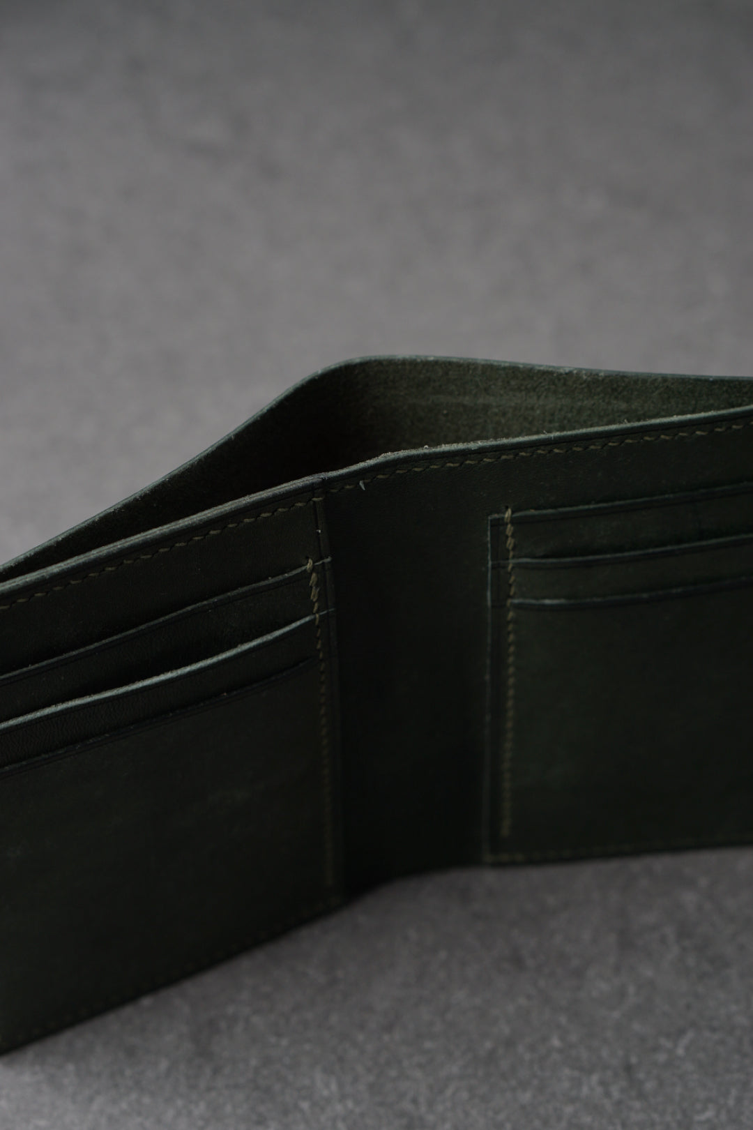 Portofel din piele tabacita vegetal lucrat 100% manual din piele naturală, Verde