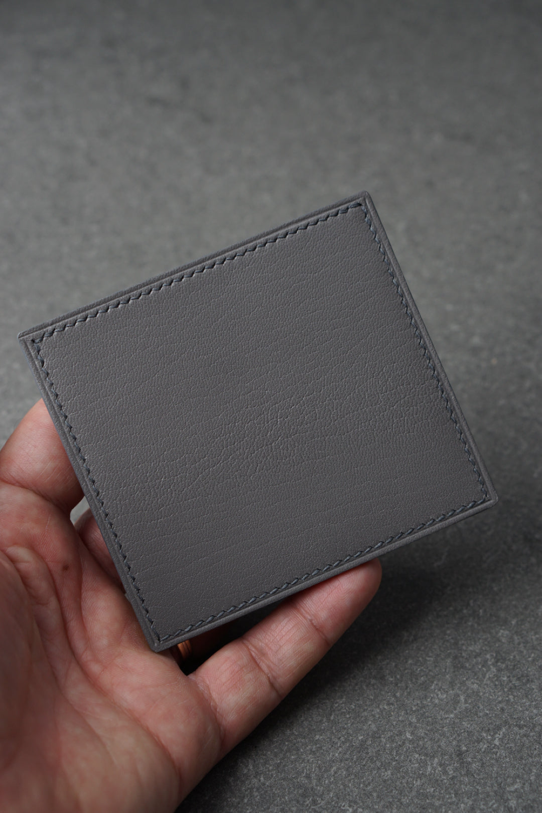 Portofel pentru carduri din piele, lucrat 100% manual din piele culoarea roșie si gri