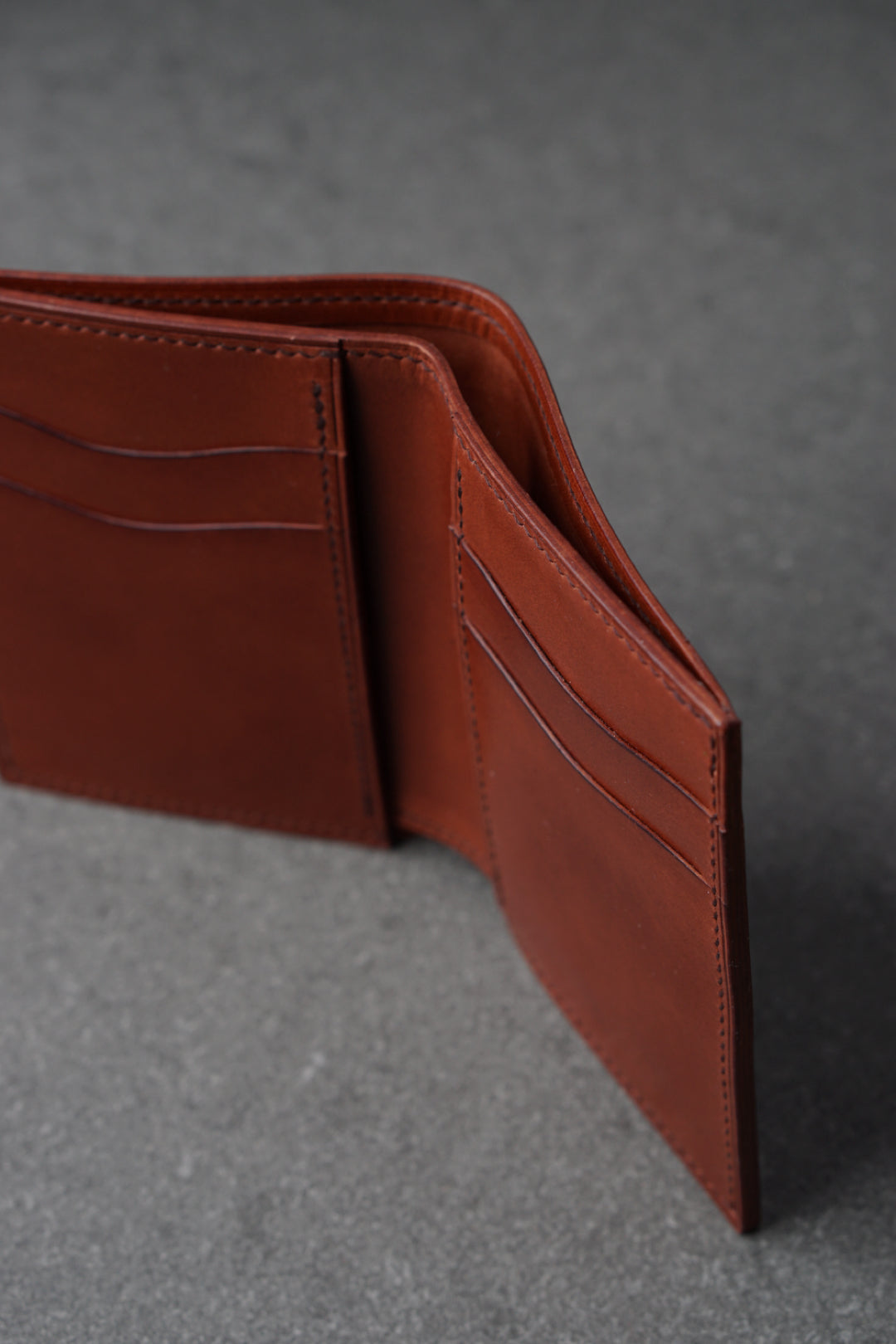 Portofel din piele lucrat 100% manual din piele maro deschis