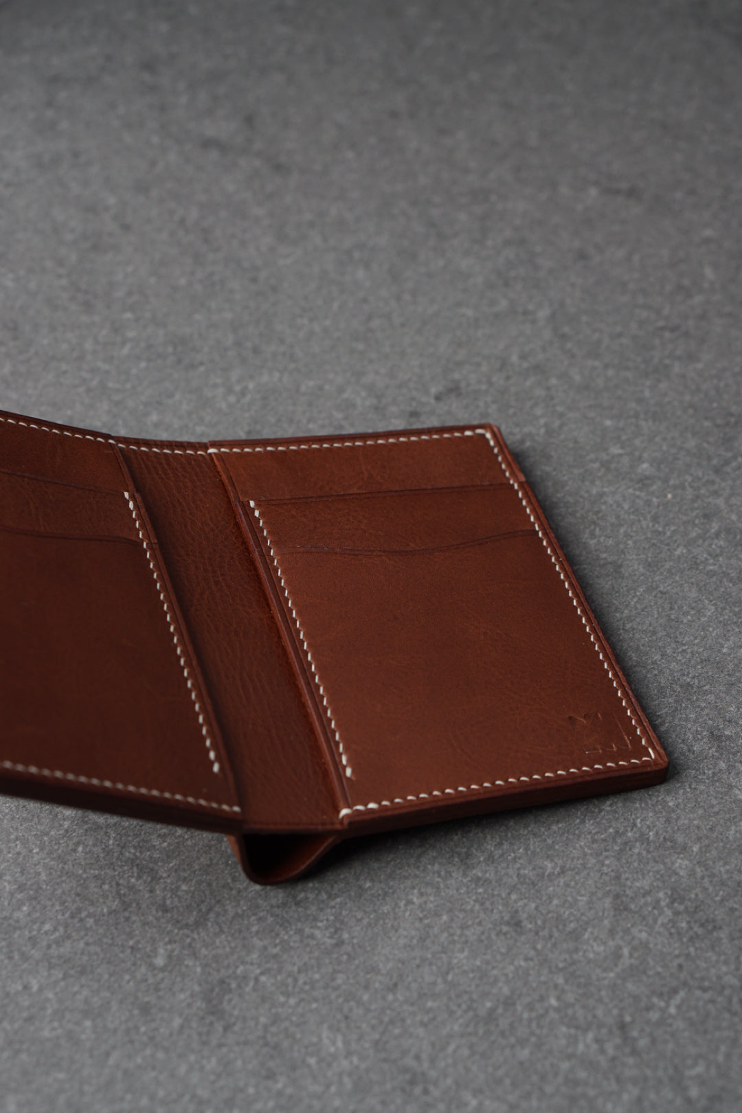 Portofel din piele lucrat 100% manual din piele maro