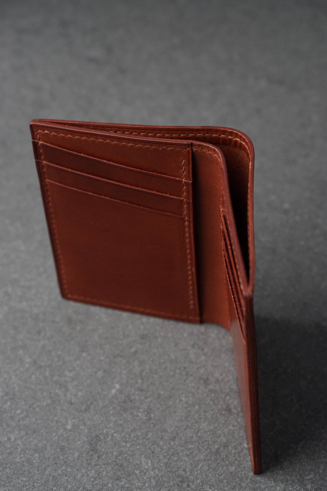 Portofel din piele lucrat 100% manual din piele maro deschis