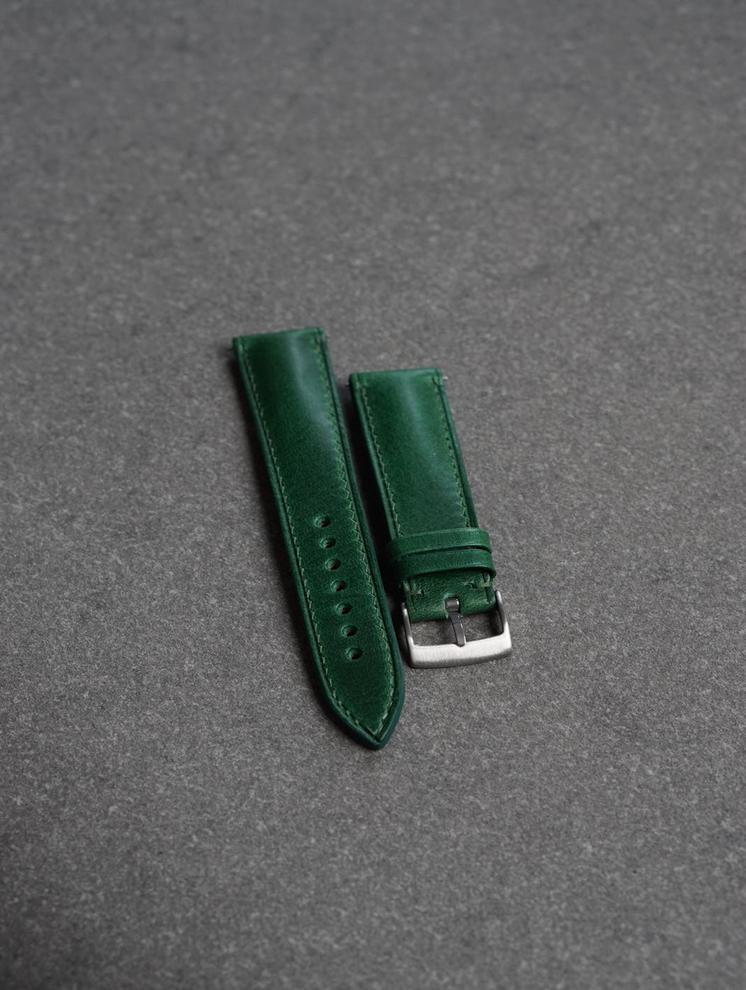 Curea de ceas profil Bombat din piele full-grain verde Buttero + Zermatt