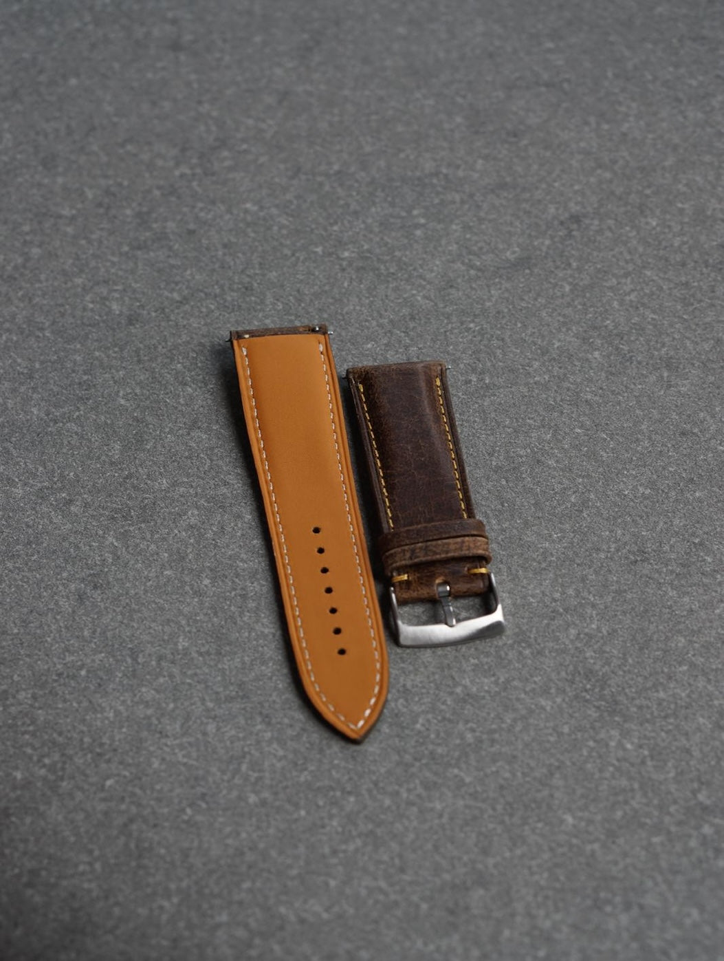 Curea de ceas profil bombat din piele Horween Chromepak full-grain maro + Zermatt