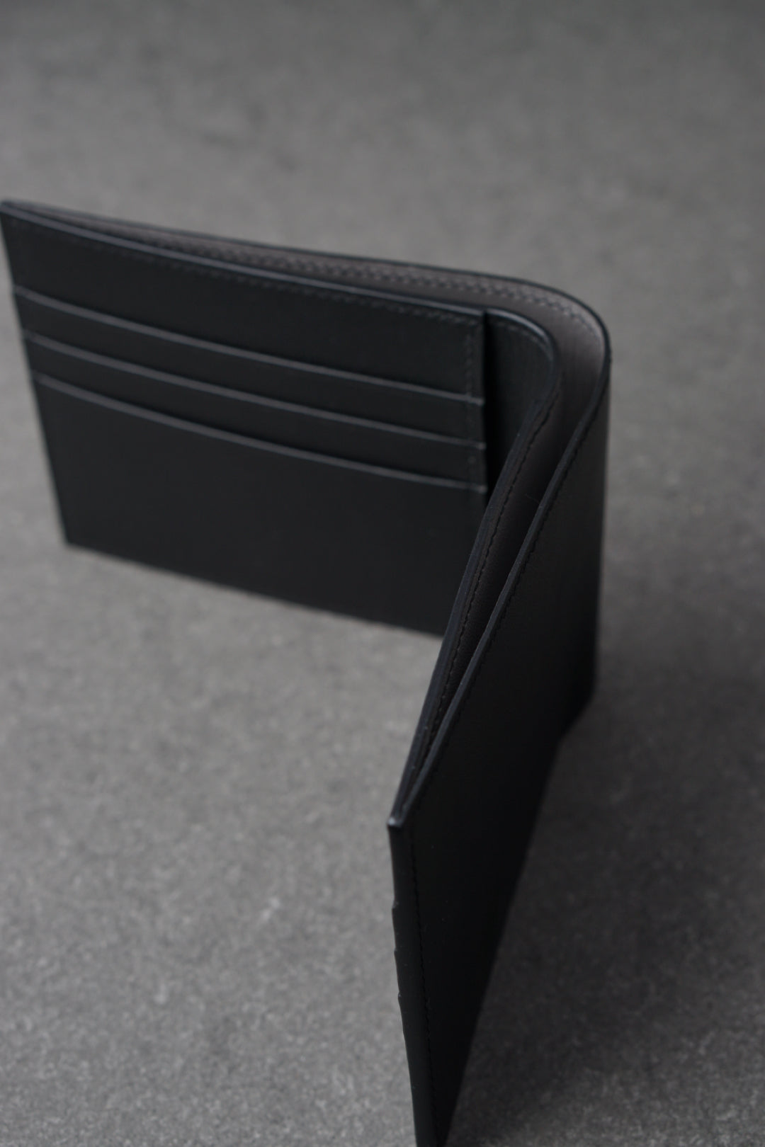 Portofel din piele lucrat 100% manual din piele culoarea neagra