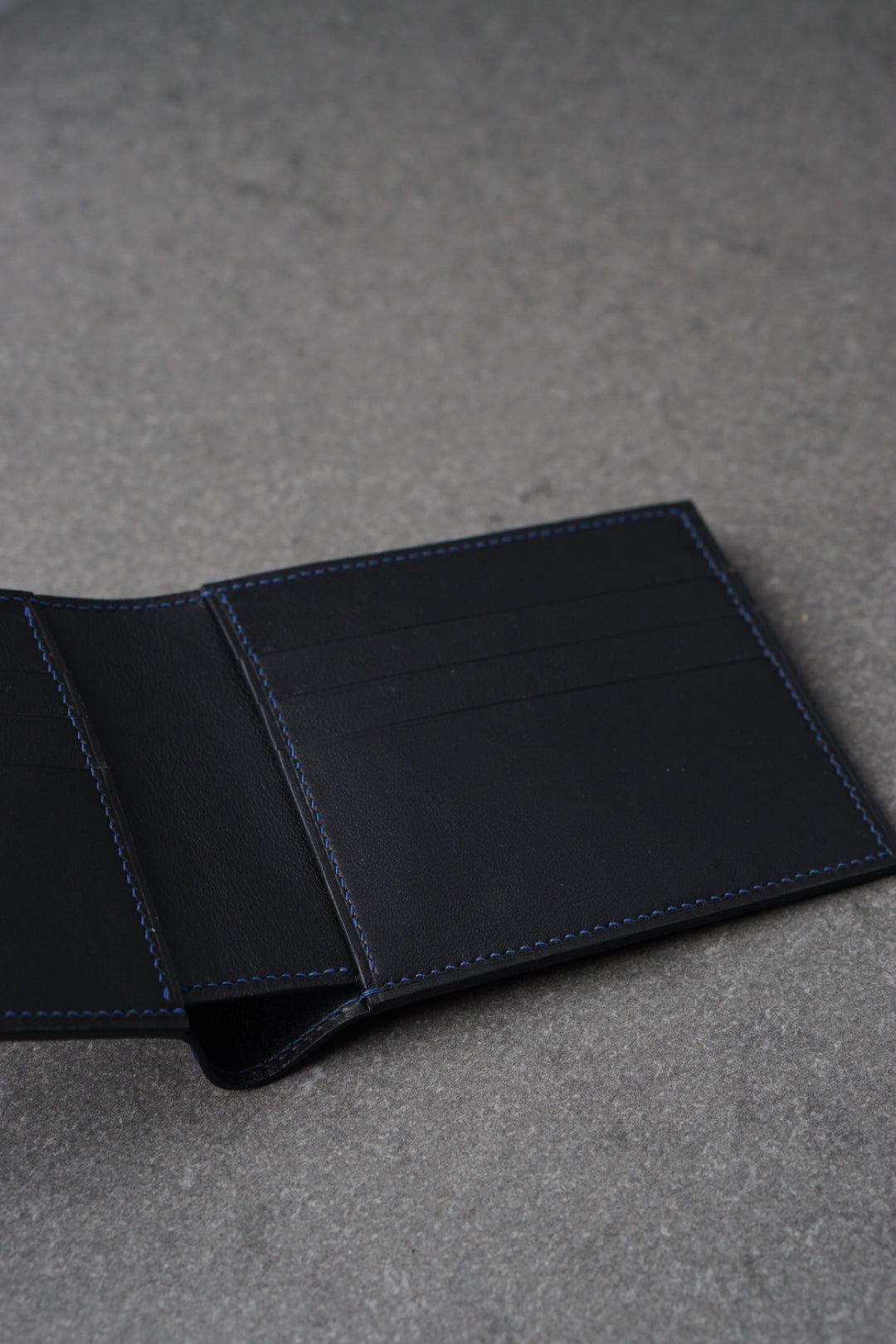 Portofel din piele lucrat 100% manual din piele neagra