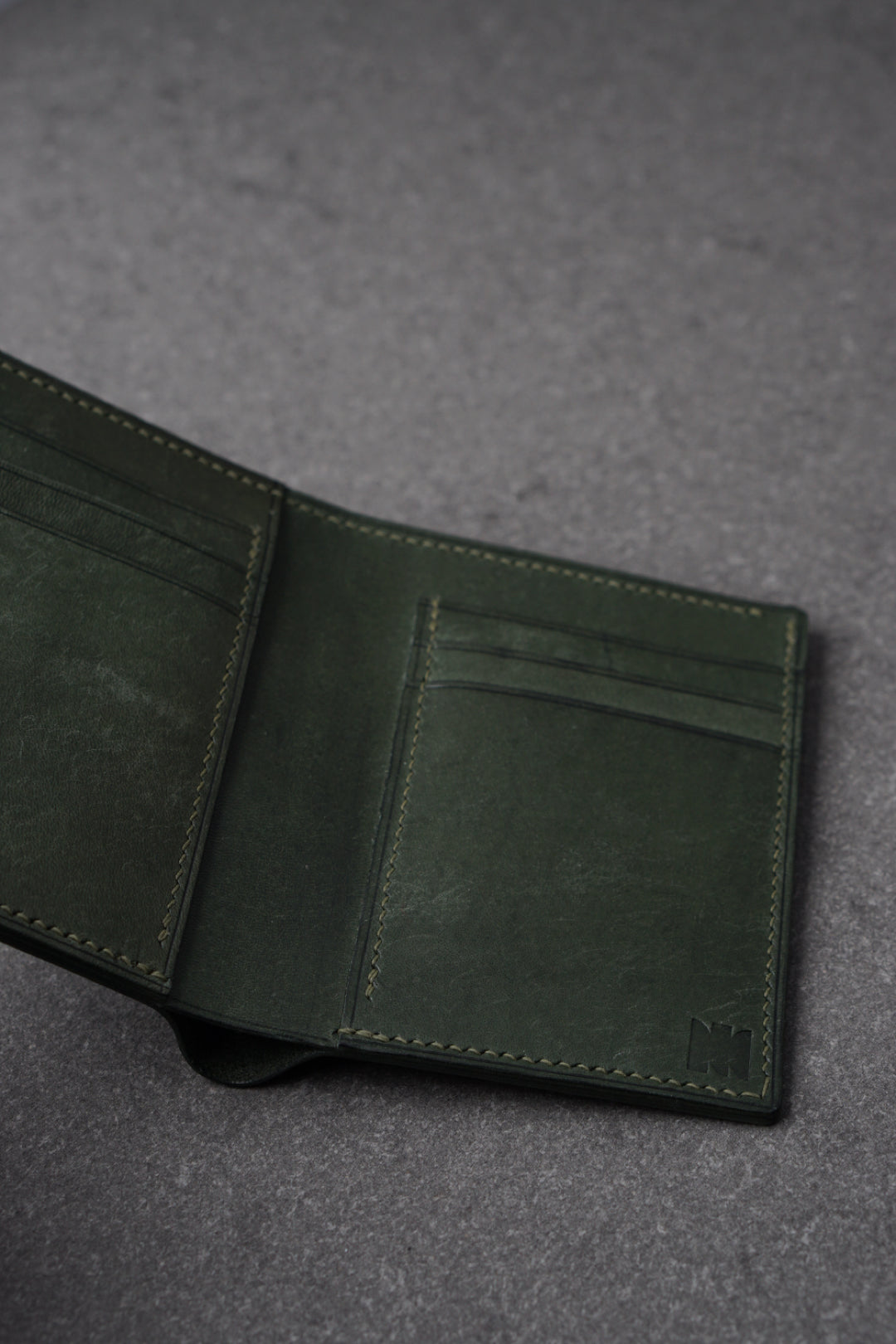 Portofel din piele tabacita vegetal lucrat 100% manual din piele naturală, Verde