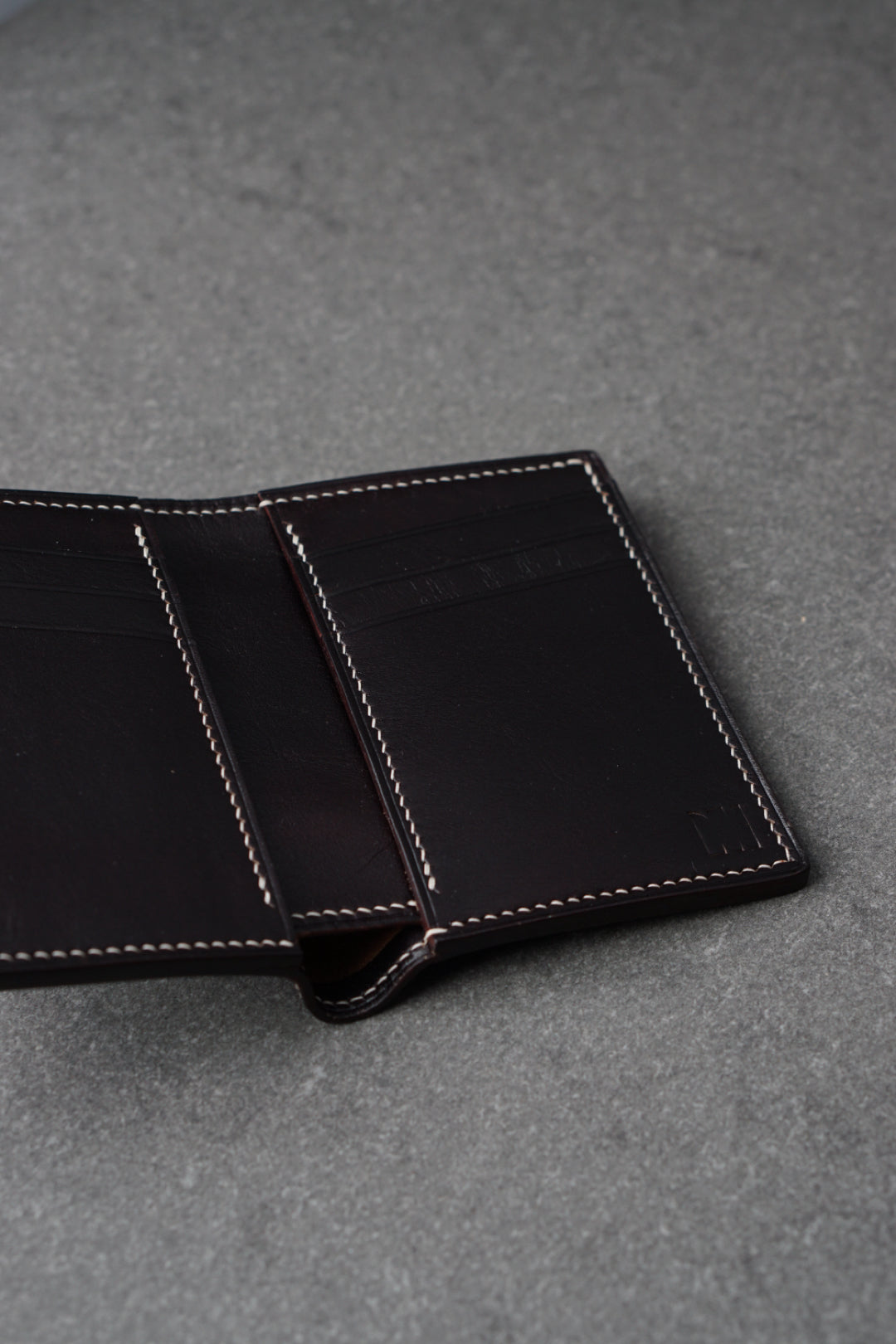 Portofel din piele lucrat 100% manual din piele culoarea cireasa putreda