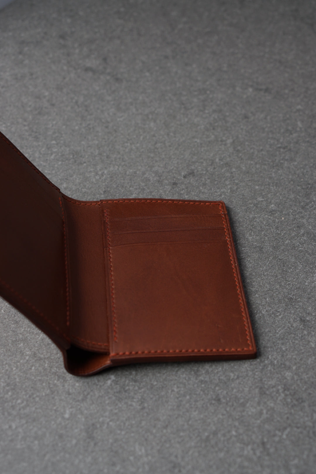 Portofel din piele lucrat 100% manual din piele maro