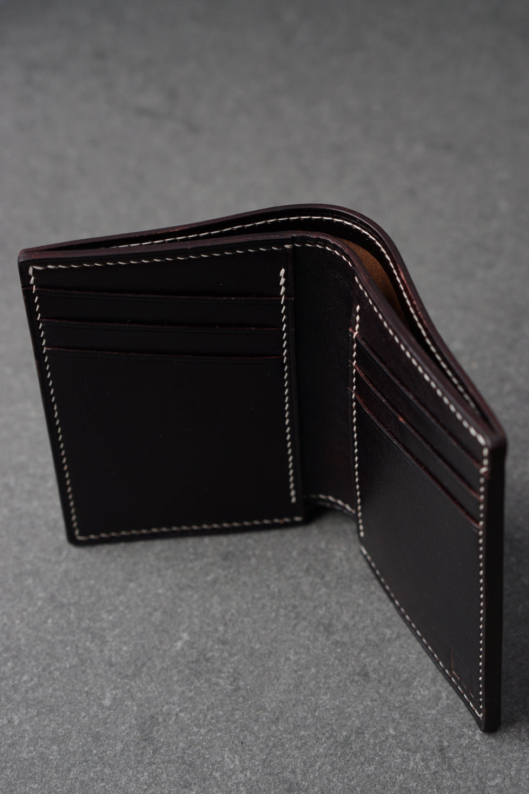 Portofel din piele lucrat 100% manual din piele culoarea cireasa putreda