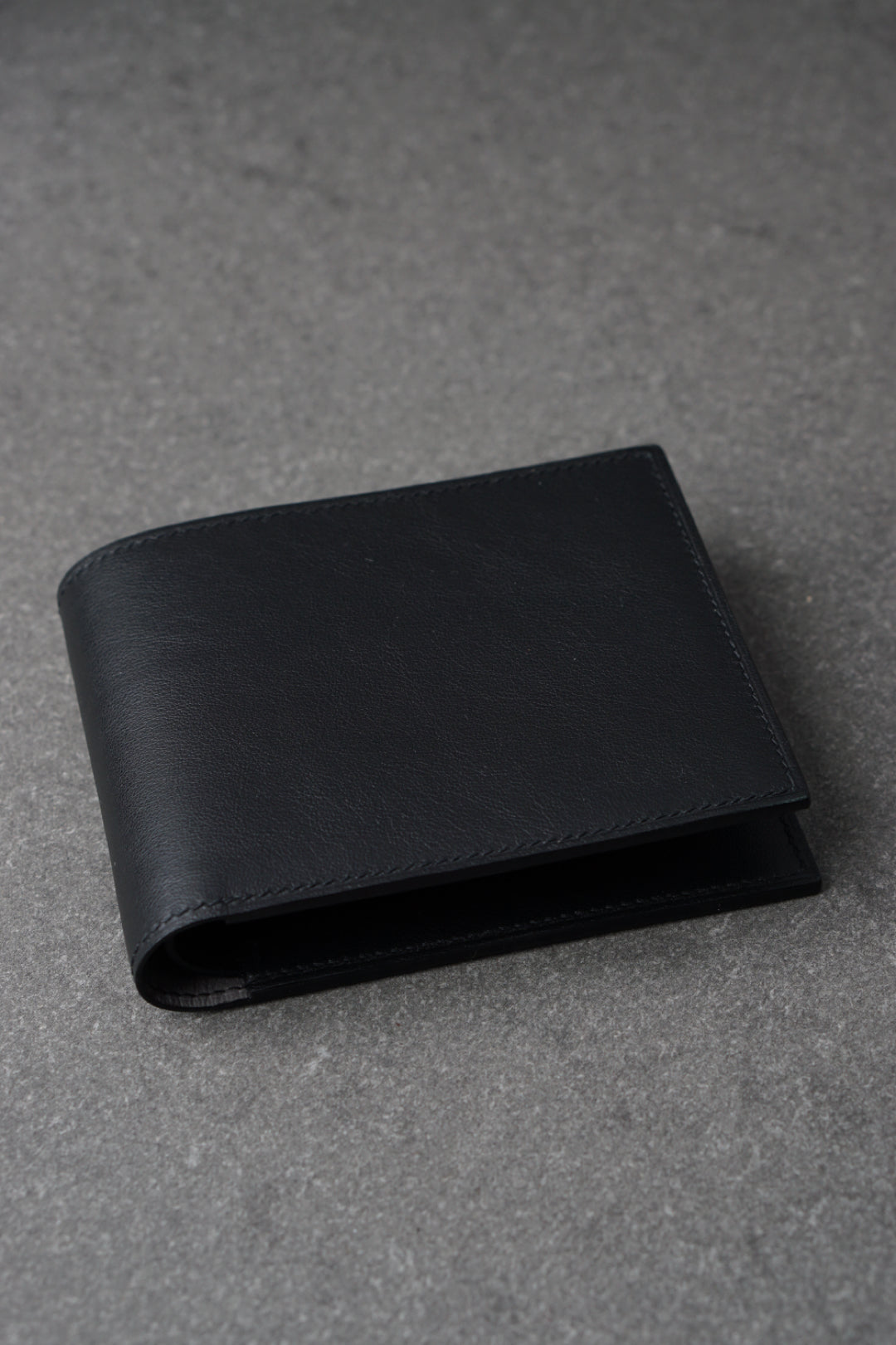 Portofel din piele lucrat 100% manual din piele culoarea neagra