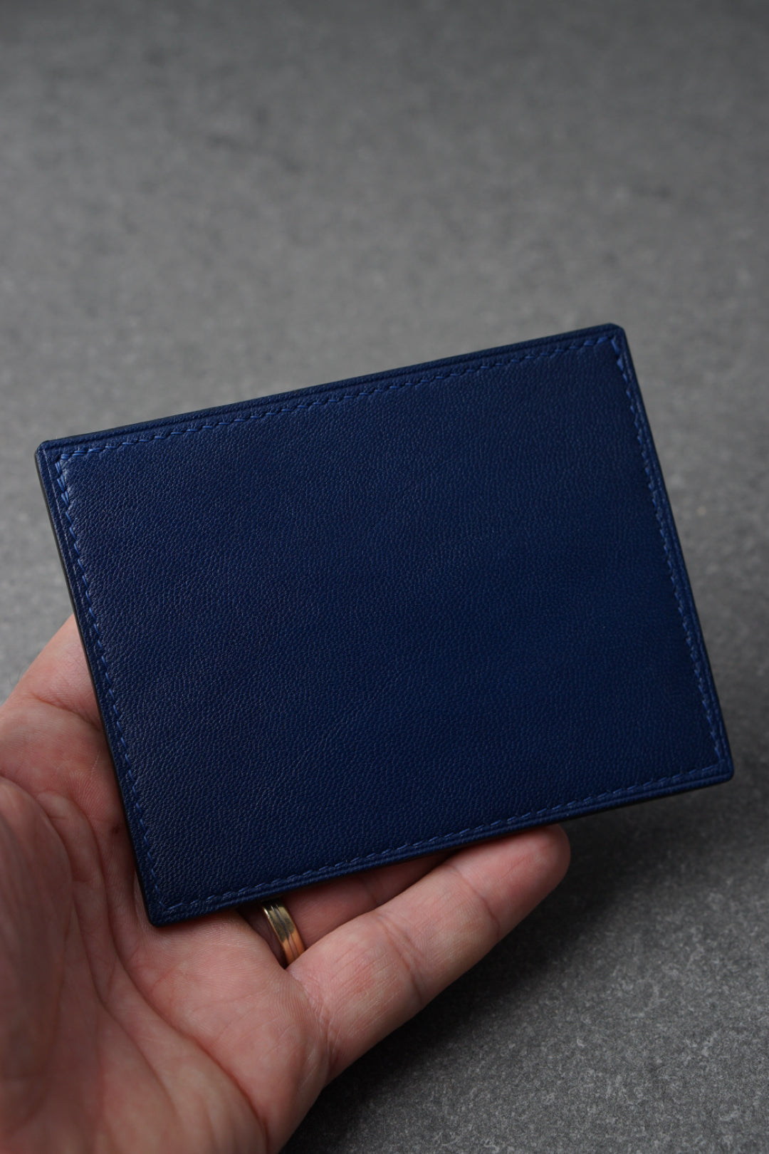 Portofel din piele lucrat 100% manual din piele culoarea albastra