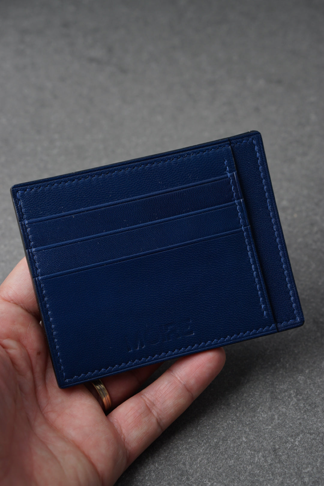 Portofel din piele lucrat 100% manual din piele culoarea albastra