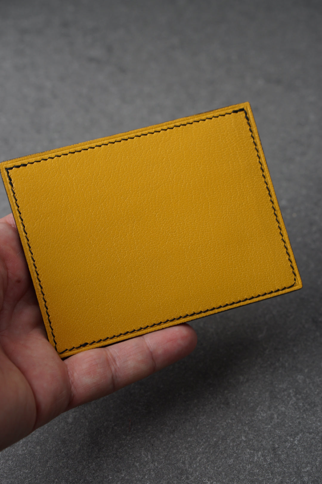 Portofel din piele lucrat 100% manual din piele culoarea galbena