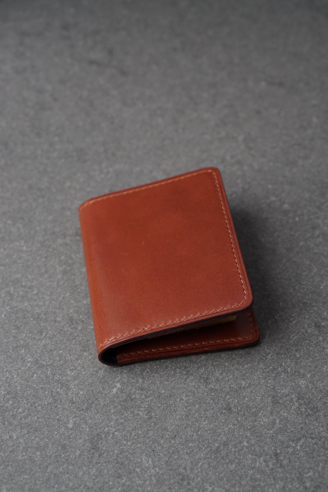 Portofel din piele lucrat 100% manual din piele maro deschis