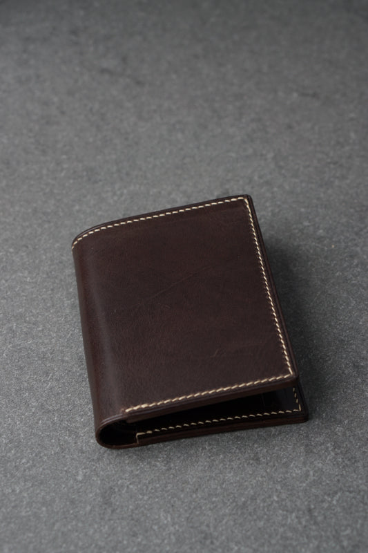 Portofel din piele lucrat 100% manual din piele culoarea maro inchis