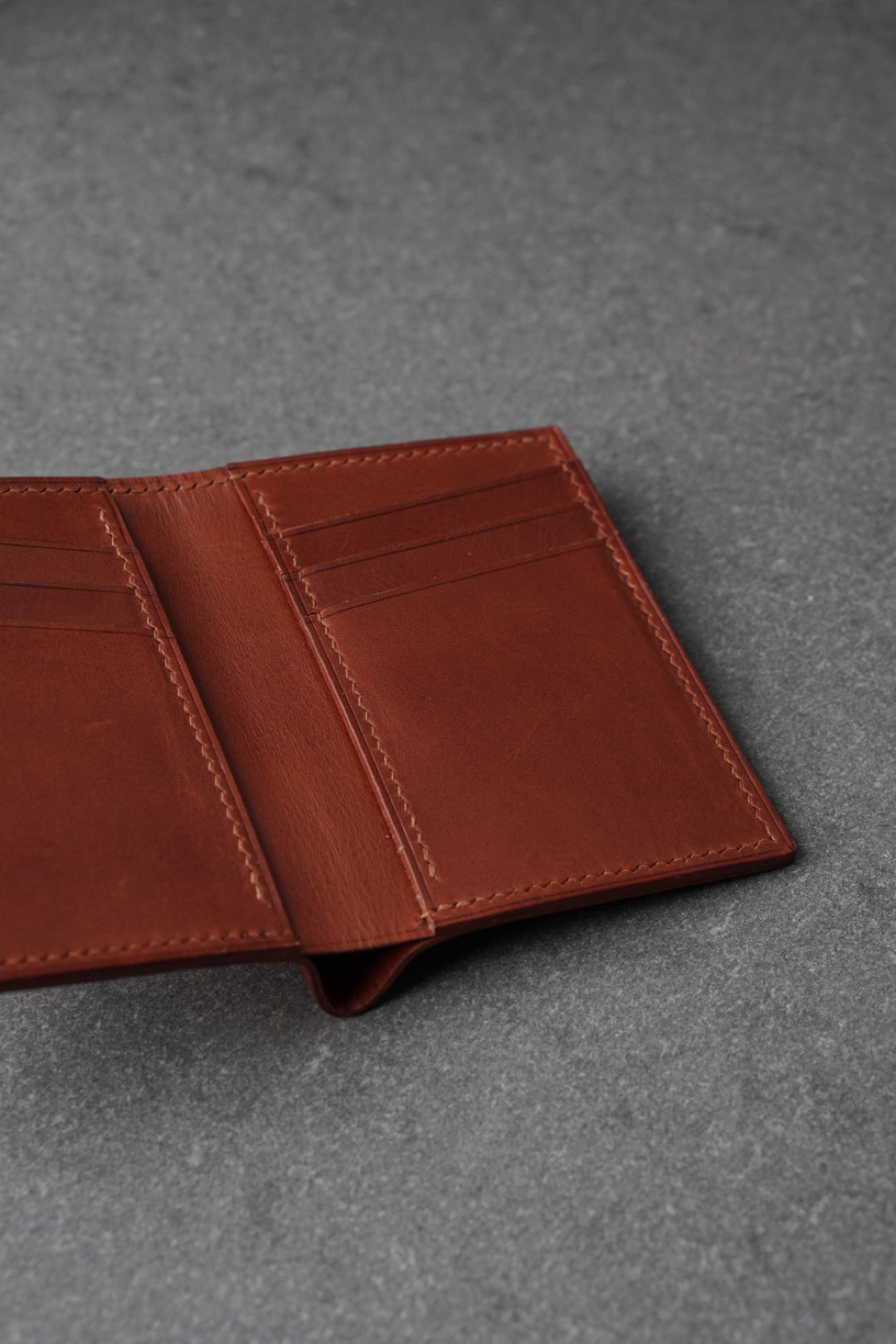 Portofel din piele lucrat 100% manual din piele maro deschis