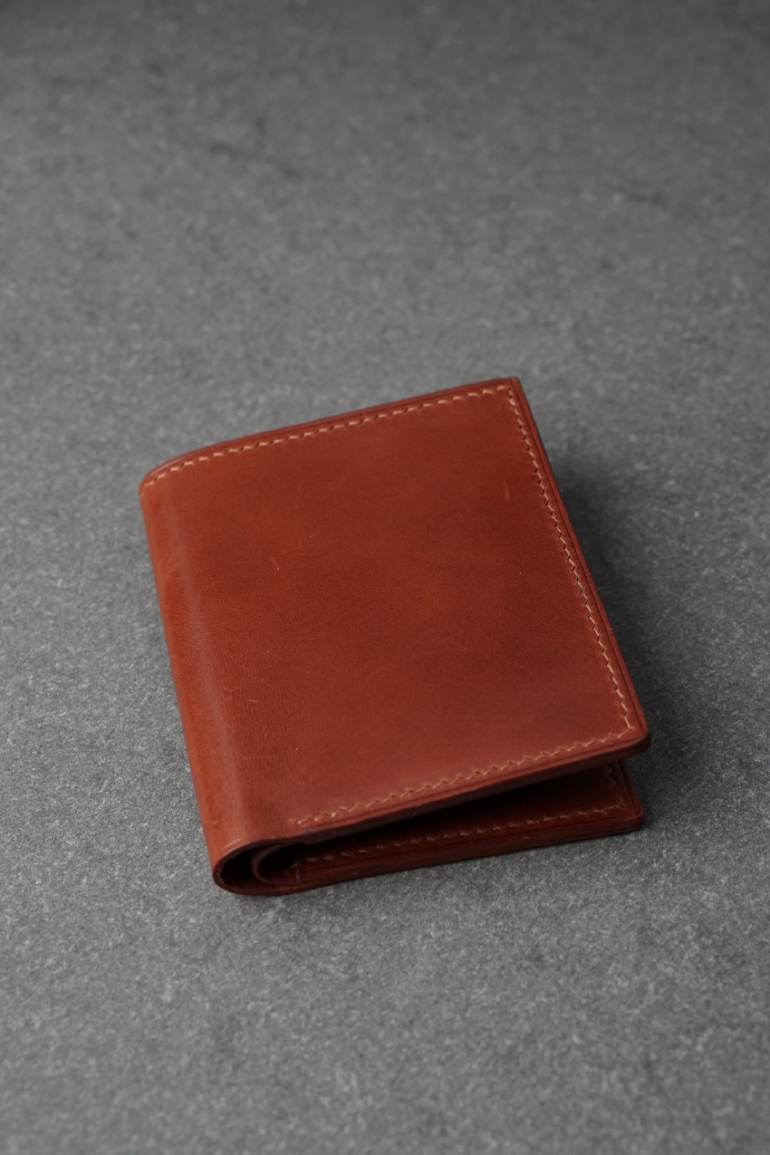 Portofel din piele lucrat 100% manual din piele maro deschis